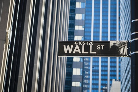 Wall Street Ditutup Menguat, Ekspektasi Kenaikan Suku Bunga Teredam
