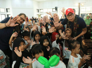 Wamensos Resmikan Taman Anak Sejahtera dan Salurkan Bantuan Atensi di Surakarta